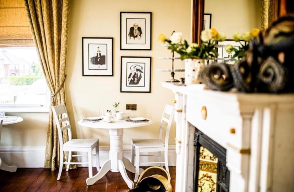Abbotsleigh Of Whitby Bed & Breakfast エクステリア 写真