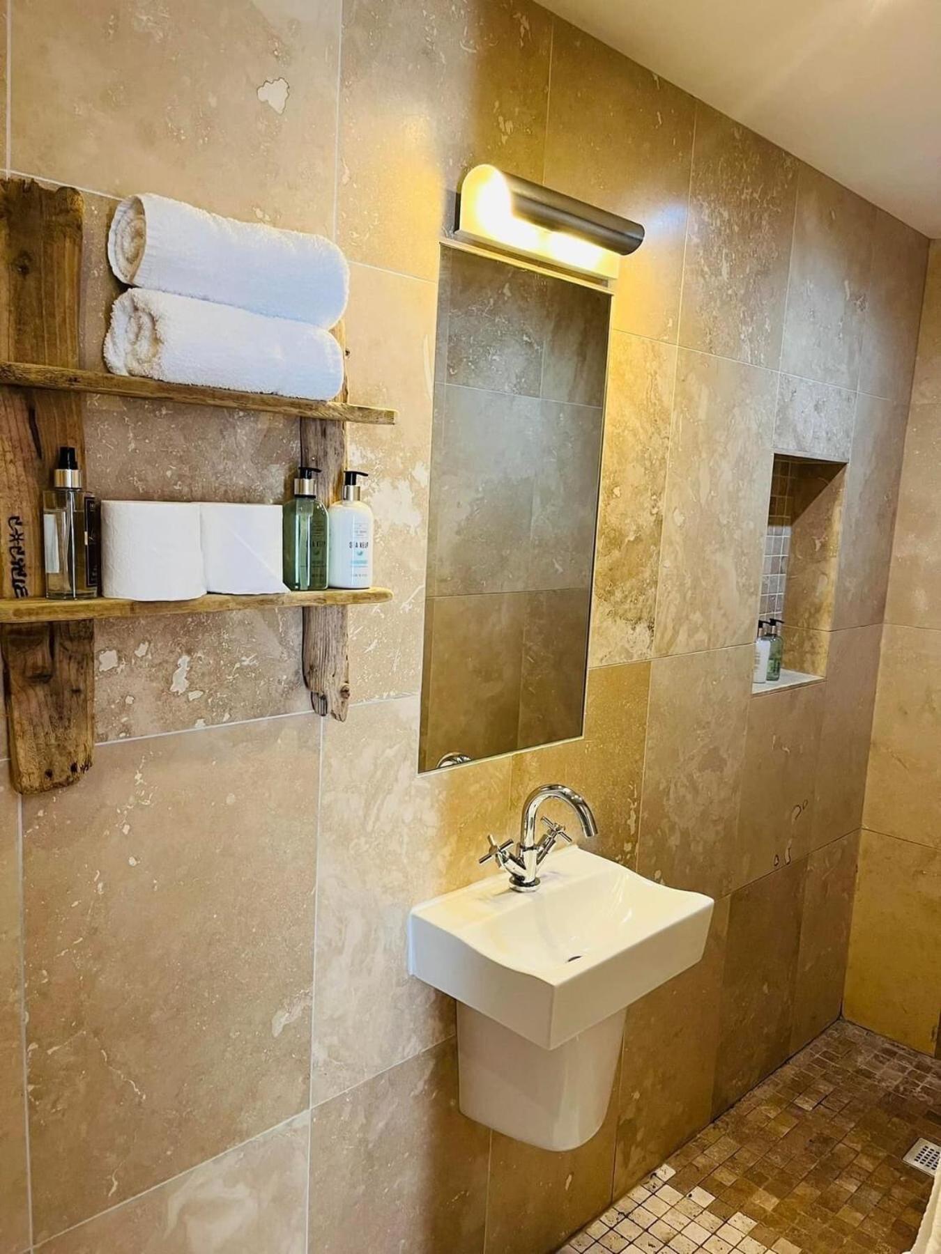 Abbotsleigh Of Whitby Bed & Breakfast エクステリア 写真